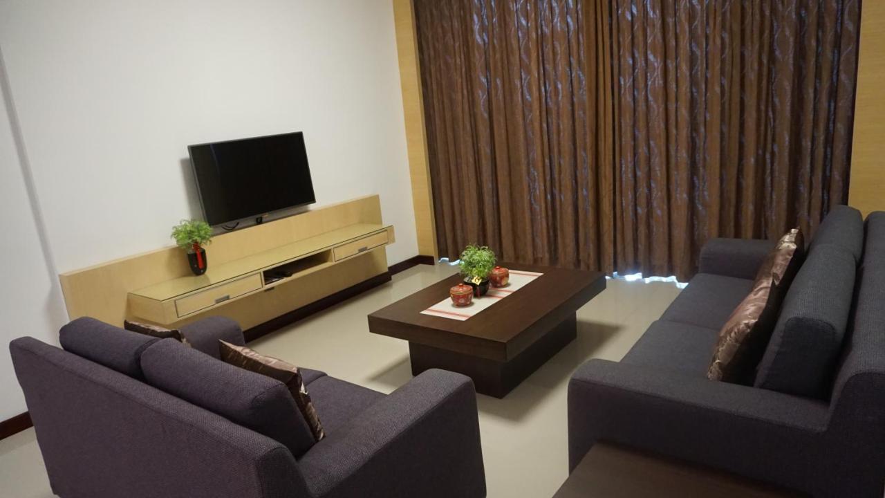 Bernard Holiday Home 2 @ Boulevard Imperial Suite Kuching Bagian luar foto