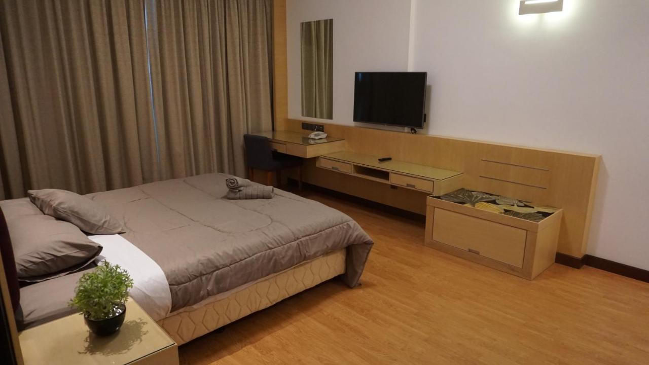 Bernard Holiday Home 2 @ Boulevard Imperial Suite Kuching Bagian luar foto