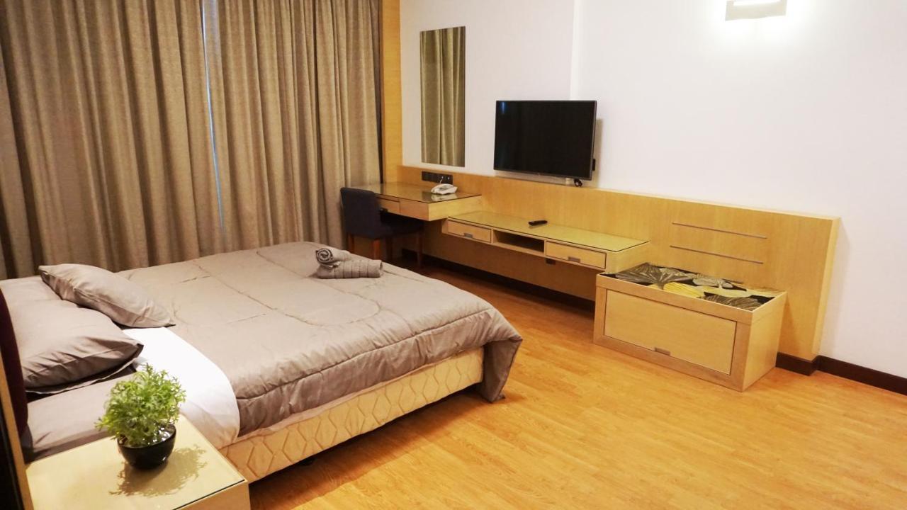 Bernard Holiday Home 2 @ Boulevard Imperial Suite Kuching Bagian luar foto