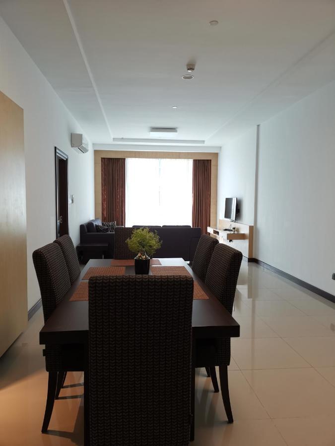 Bernard Holiday Home 2 @ Boulevard Imperial Suite Kuching Bagian luar foto